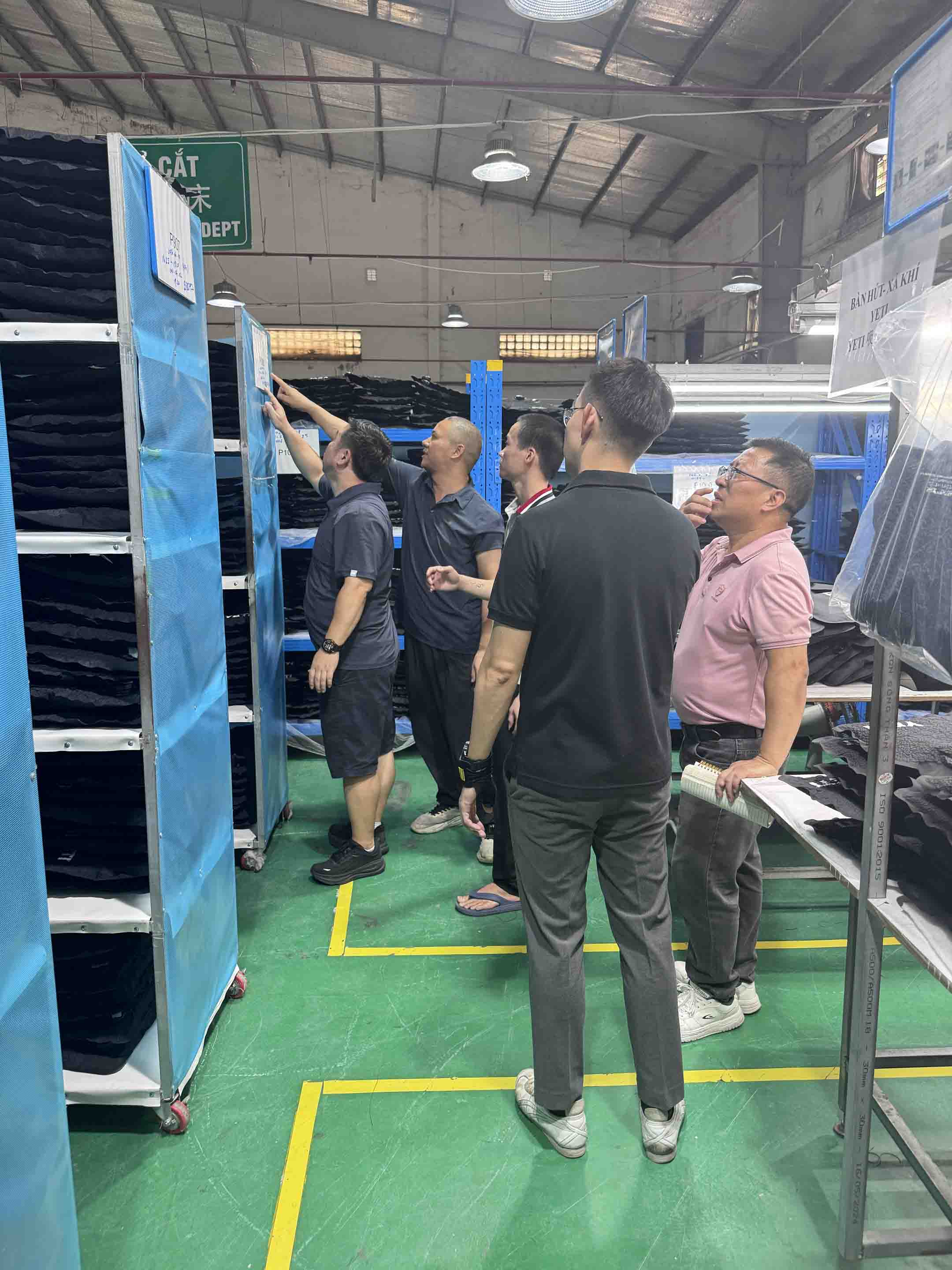 YETI, Yumuşak Soğutucu Torba Üretimini İncelemek İçin Sealock'un Vietnam Tesisini Ziyaret Etti